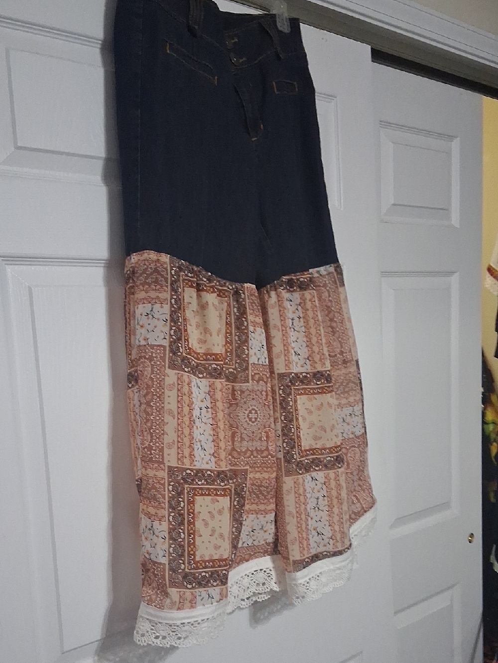 Bisou Bisou Navy and Cream Patchwork Jeans with Lace Hem Sz 14  28"inseam